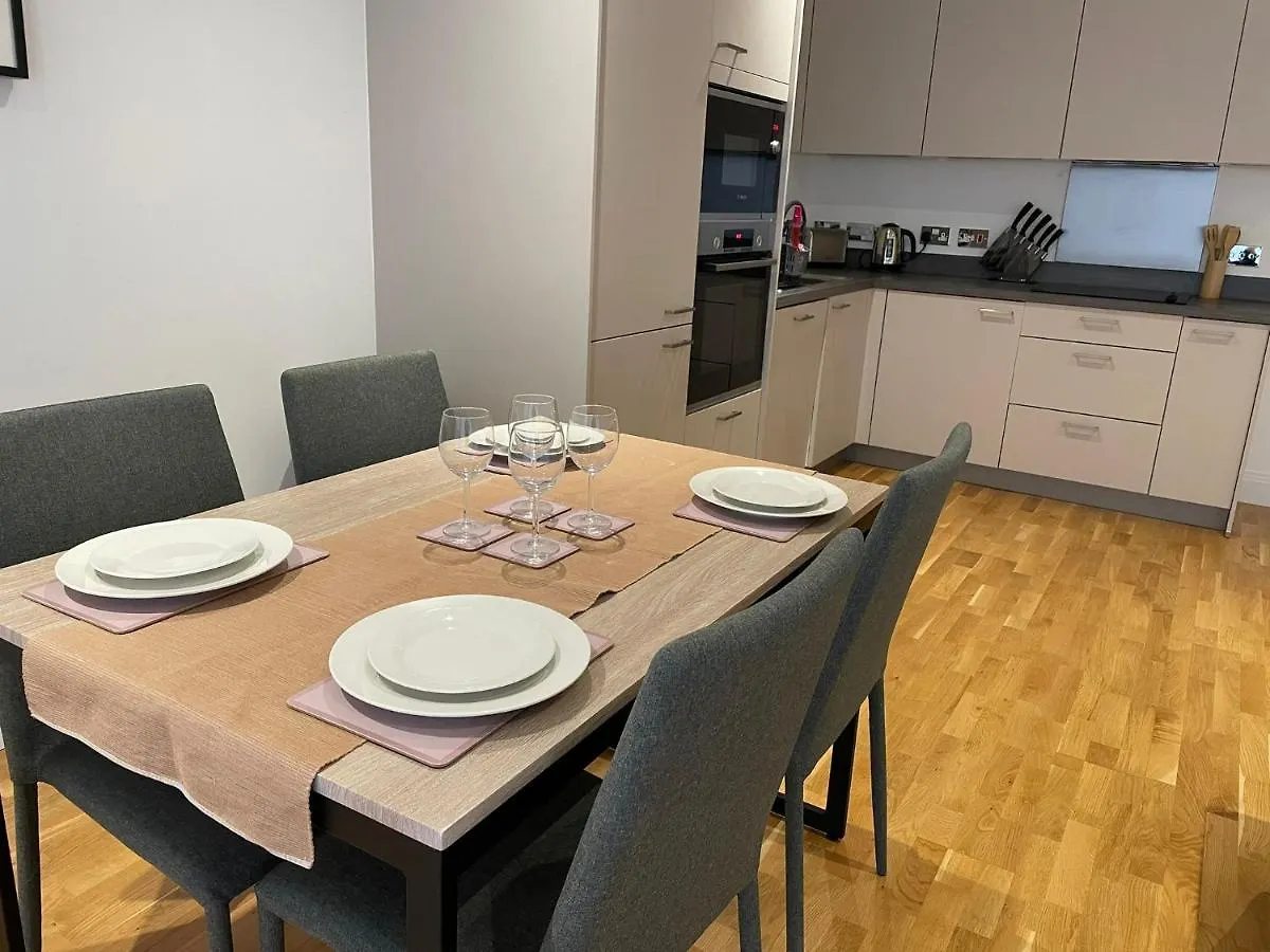 Lovely 2 Bedroom Apartment London