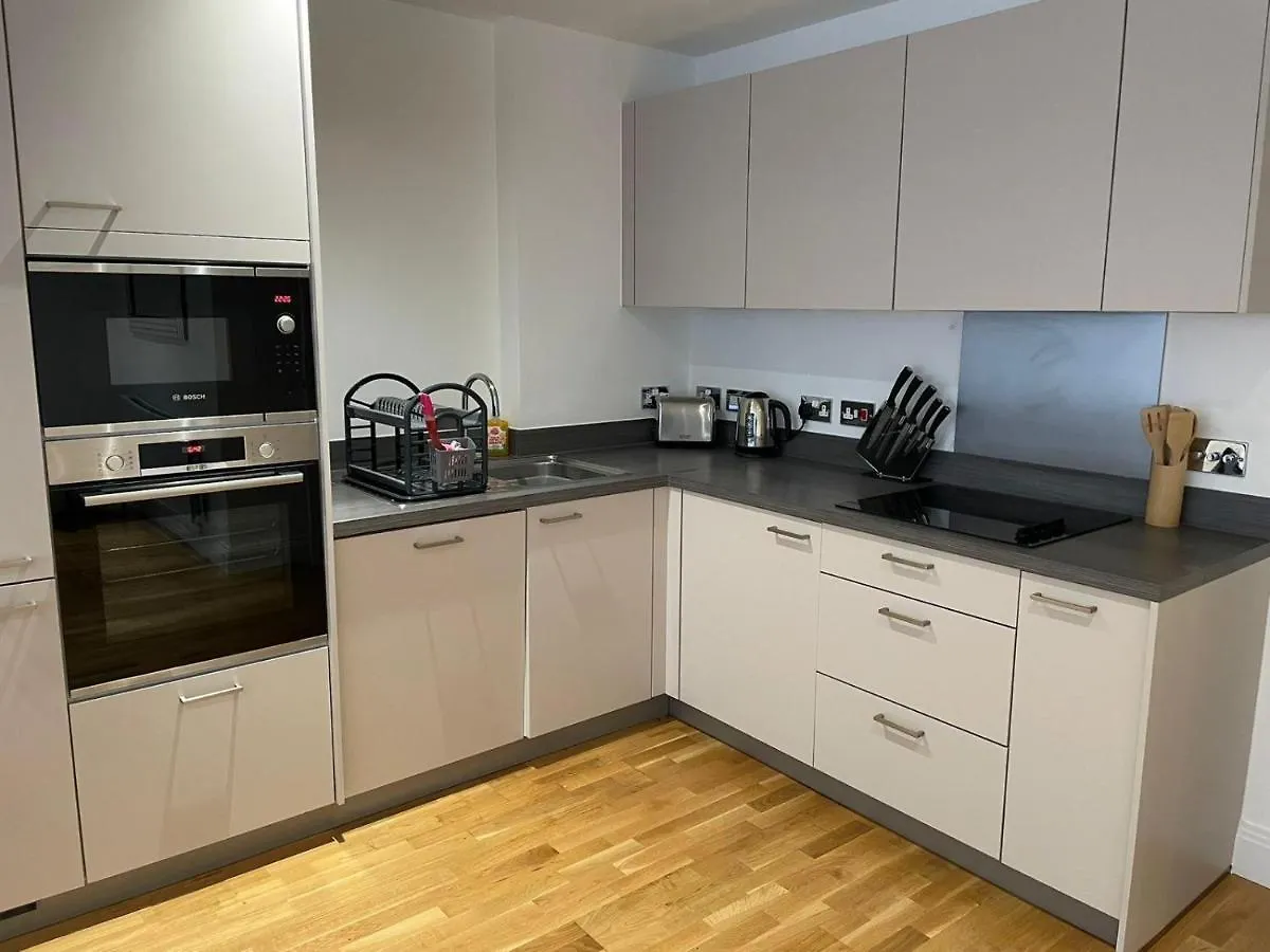 Lovely 2 Bedroom Apartment London